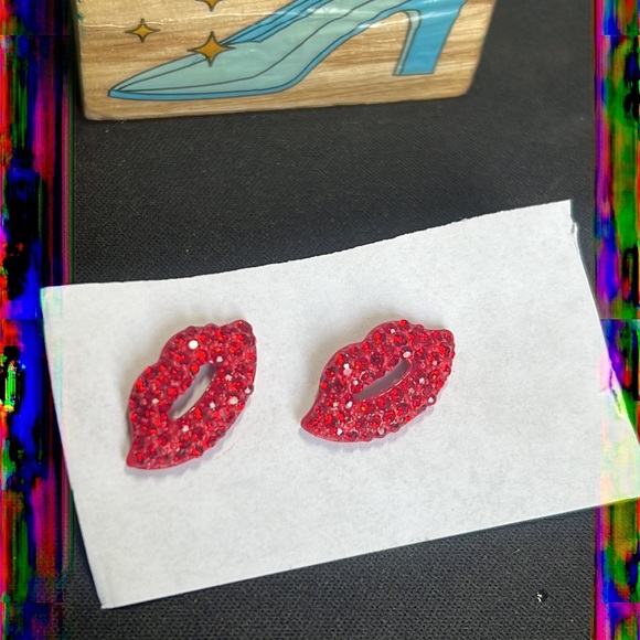 Minimalist Summer Cute  Stud Earrings - Picture 3 of 11